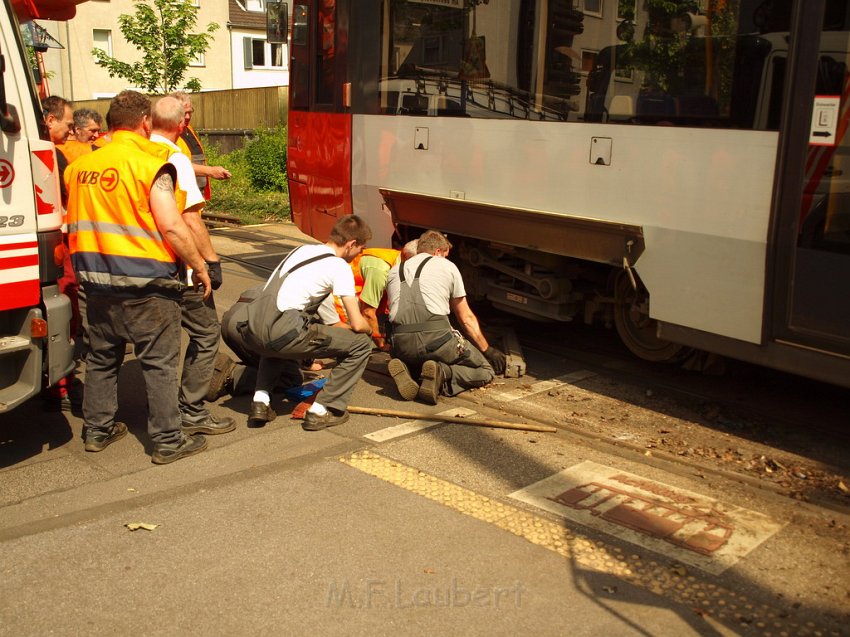 KVB Bahn entgleist Koeln Suelz Hermeskeilerstr Am Beethovenpark P084.JPG